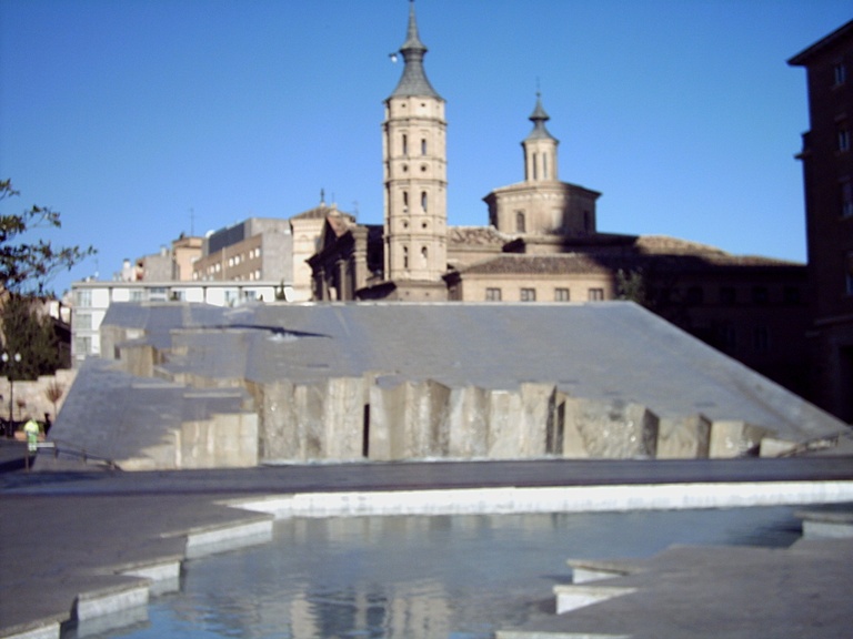 Zaragoza - zvláštní vodotrysk v centru města